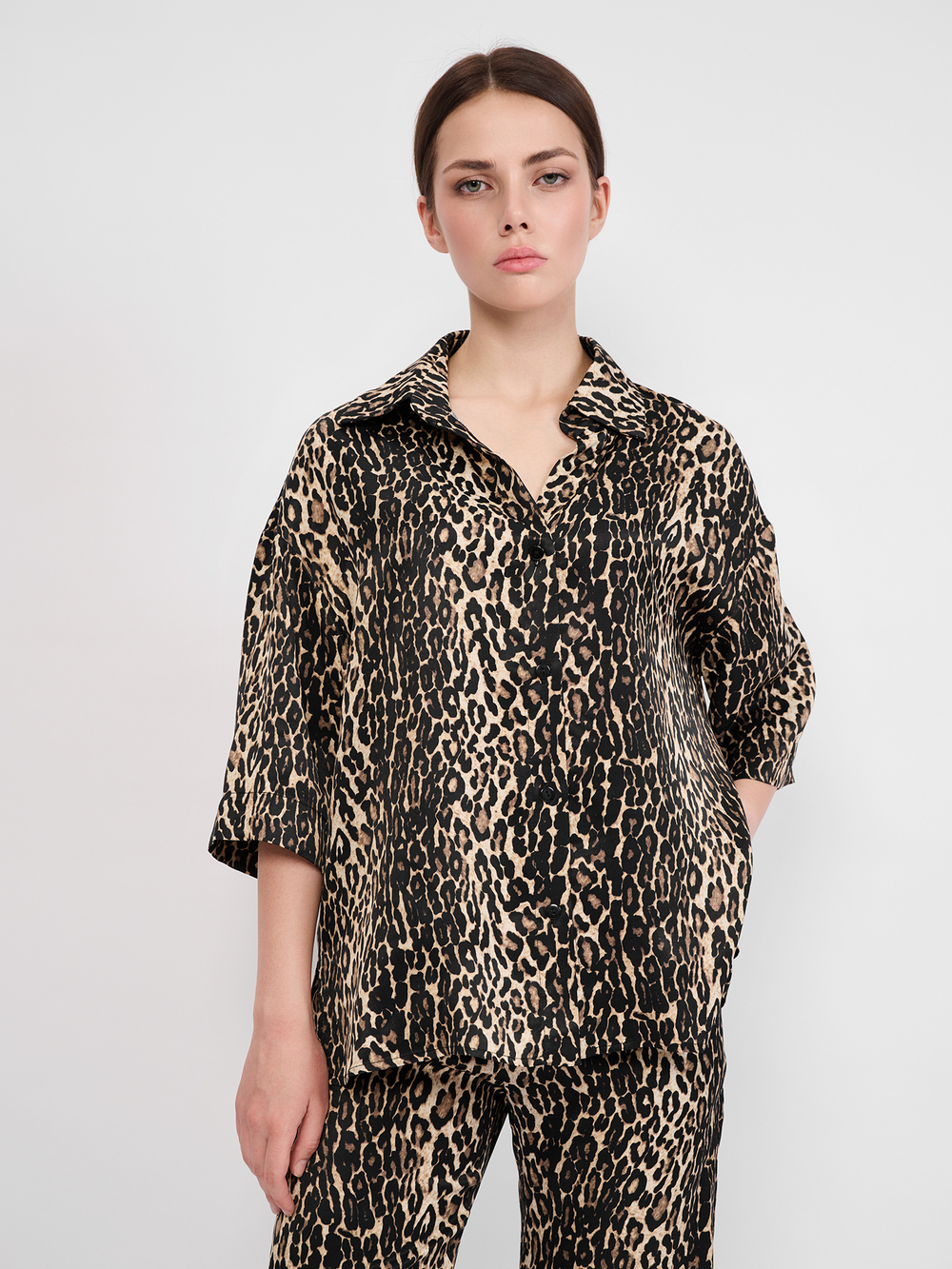 РУБАШКА УКОРОЧЕННАЯ С ПРИНТОМ ЛЕО