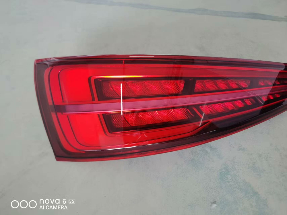 Задний фонарь (левый или правый) Audi Q3 2016-2018, оригинальный,