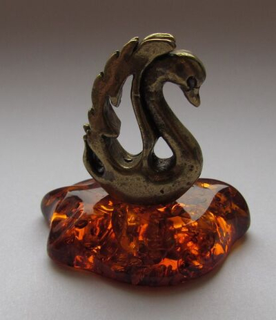 Фигурка "Лебедь" (латунь, янтарь прессованный)