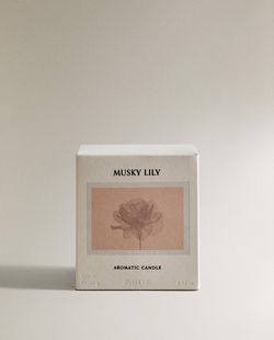 Zara Home Свеча ароматическая Musky Lily 180 г, растительный воск, аромат цветочный древесный, Розовый