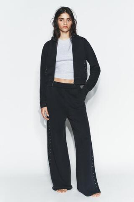 ZARA ТОЛСТОВКА ИЗ ФЛИСА С ЭФФЕКТОМ ПОТЕРТОСТИ И ЗАКЛЕПКАМИ, УГОЛЬНЫЙ