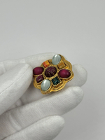 Накладка на пуговицу с разноцветными вставками