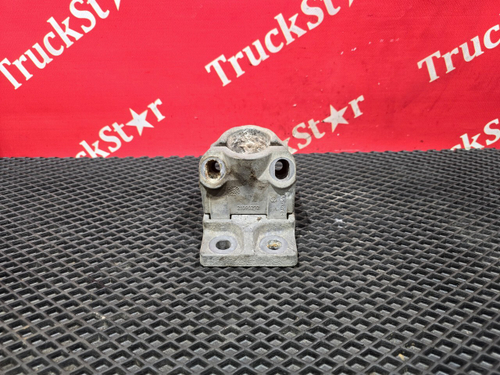 Кронштейн крыла заднего