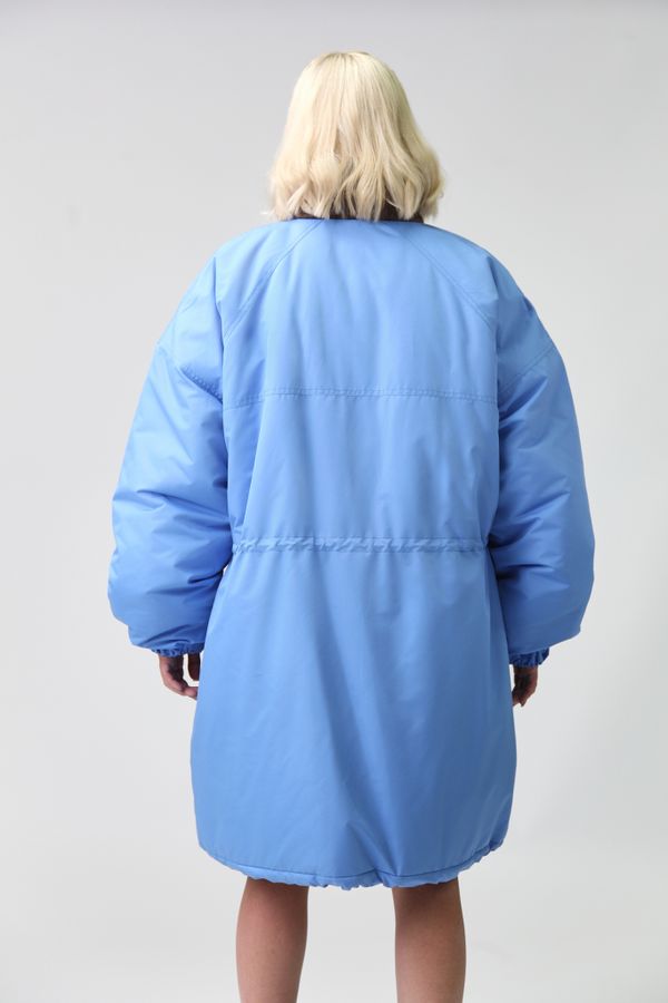 Парка оверсайз голубая - фото 3