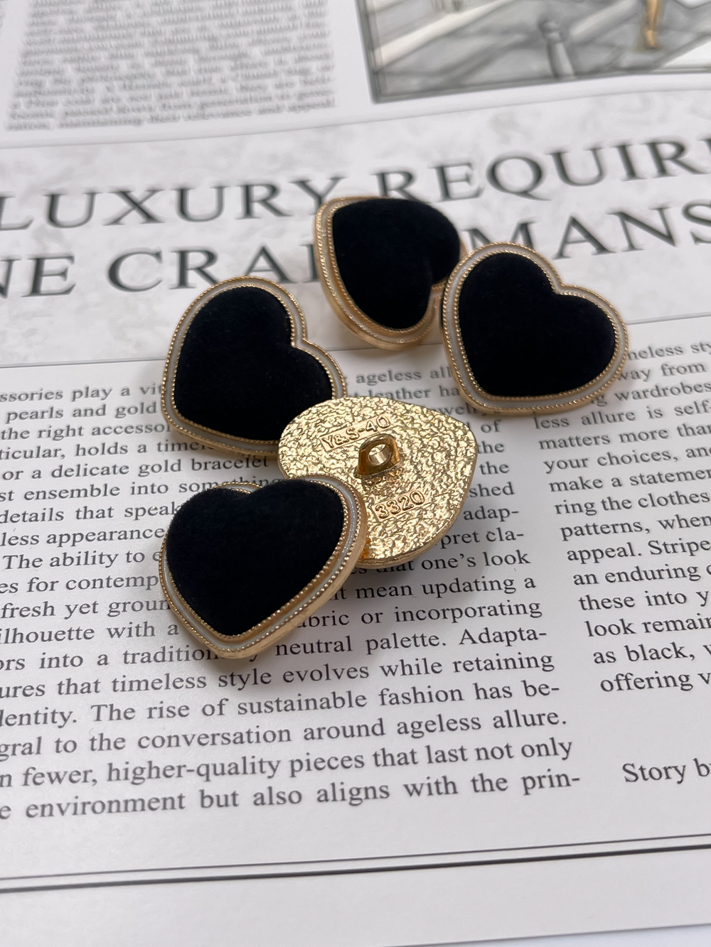 Пуговицы Сердечки бархатные черные