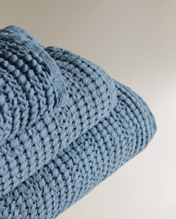 Zara Home - Толстое банное полотенце с вафельной текстурой, синий, 50х90 см