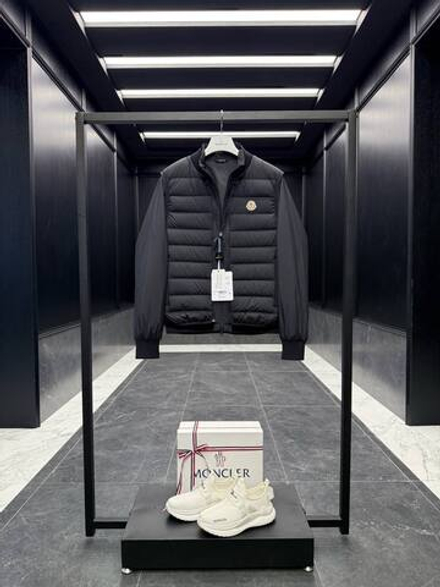 Ветровка & Безрукавка Moncler