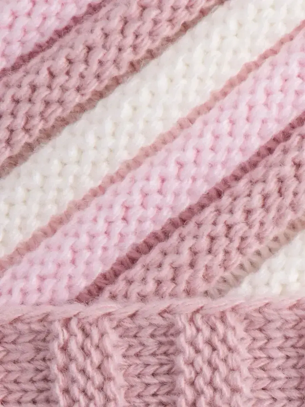 Шапка для девочки на завязках на осень