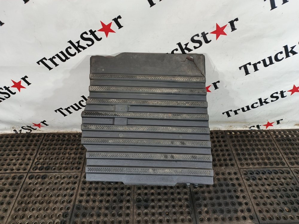 Крышка ящика АКБ