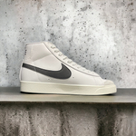 Nike Blazer Mid • White/black
