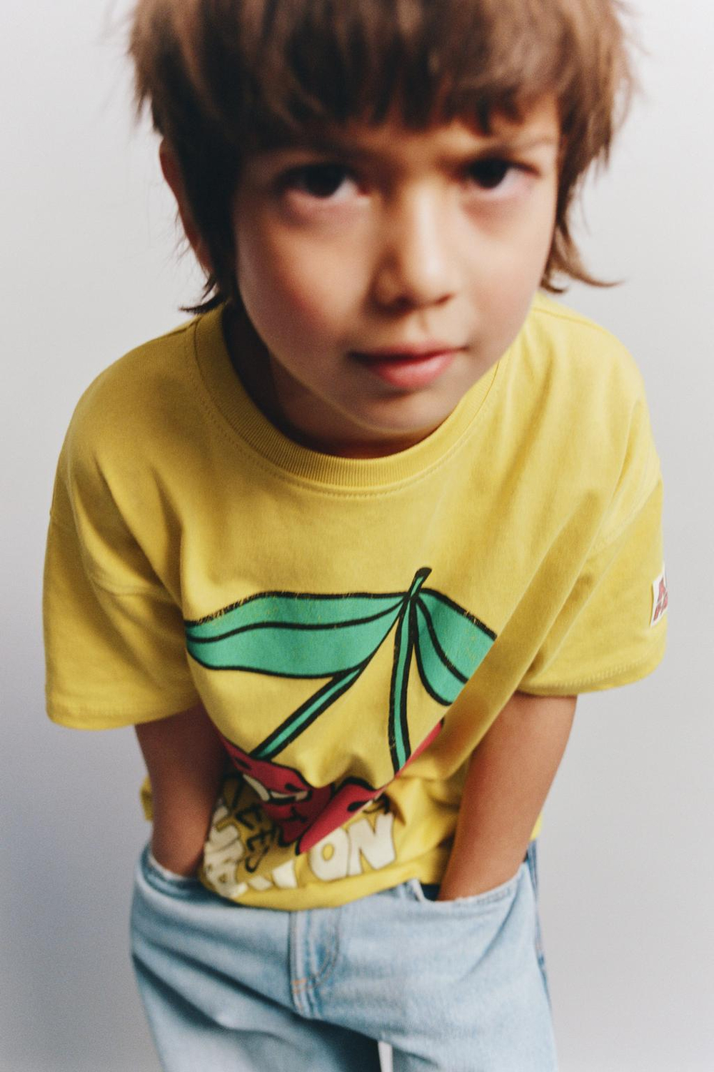 ZARA ФУТБОЛКА С ПРИНТОМ «ВИШНИ», ЖЕЛТЫЙ