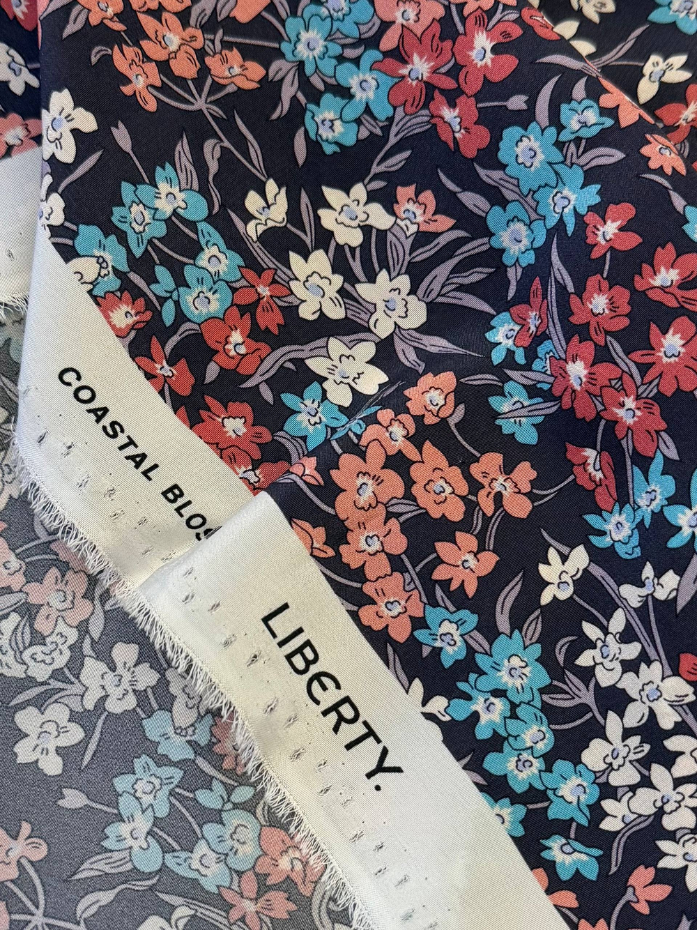 Шелк Liberty темно-серый с разноцветным цветочным принтом Coastal Blossom