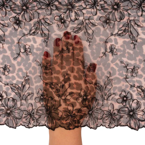 Вышивка на сетке телесная/лео 23 см