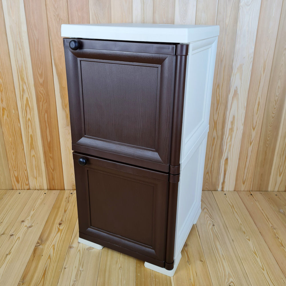Тумба-шкаф пластиковая "УЮТ", с усиленными рёбрами жёсткости, две дверцы (верхняя сплошная, нижняя сплошная). Цвет: Бежевый с коричневыми дверцами.