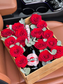 Розы с мартини в ящике