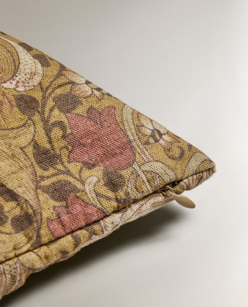 Zara Home наволочка декоративная из льна, горчичный, 45x45 см