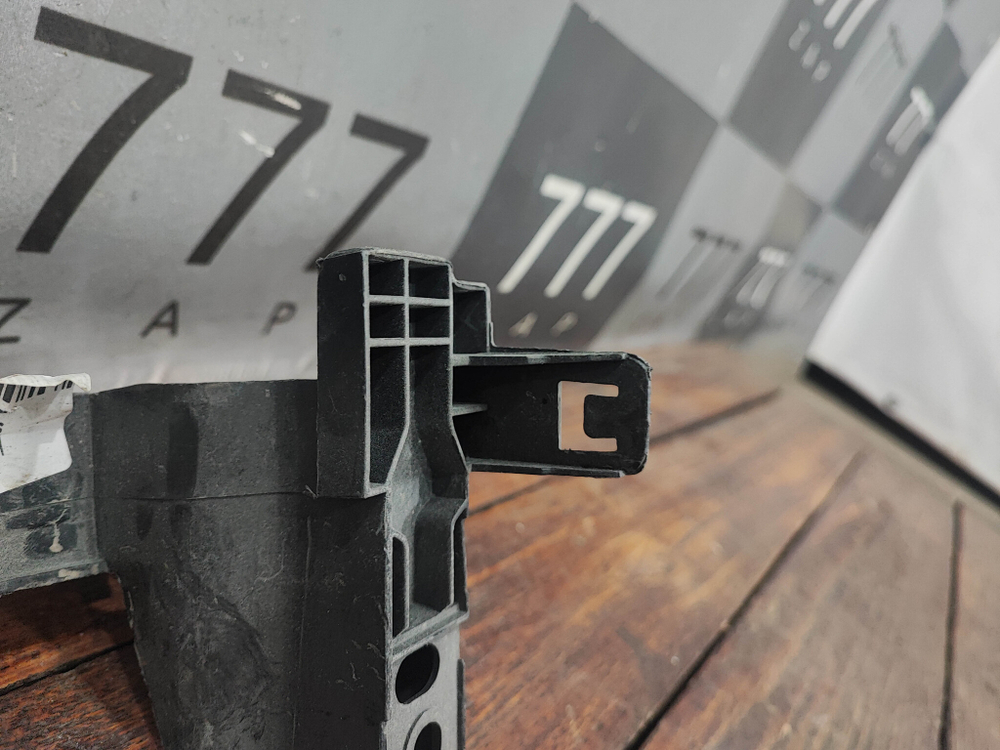 Кронштейн переднего бампера Volkswagen Tiguan 2 16-нв Б/У  STVW71000BA0