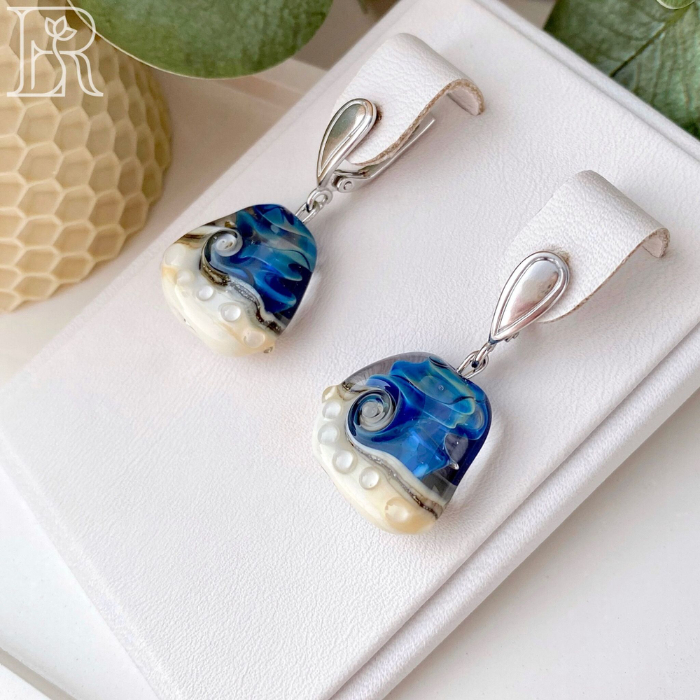 LEFIREL' Серьги серебряные женские "Берег желаний" с бусинами из муранского стекла / ювелирные украшения из родированного серебра 925