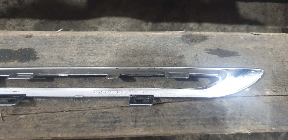 Молдинг решетки радиатора правый нижний Mercedes GLC (X253) 15-19 Б/У Оригинал A2538880485