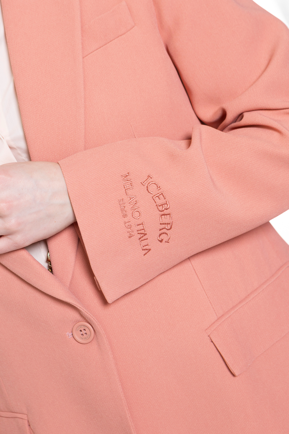 ОДНОБОРТНЫЙ ЖАКЕТ