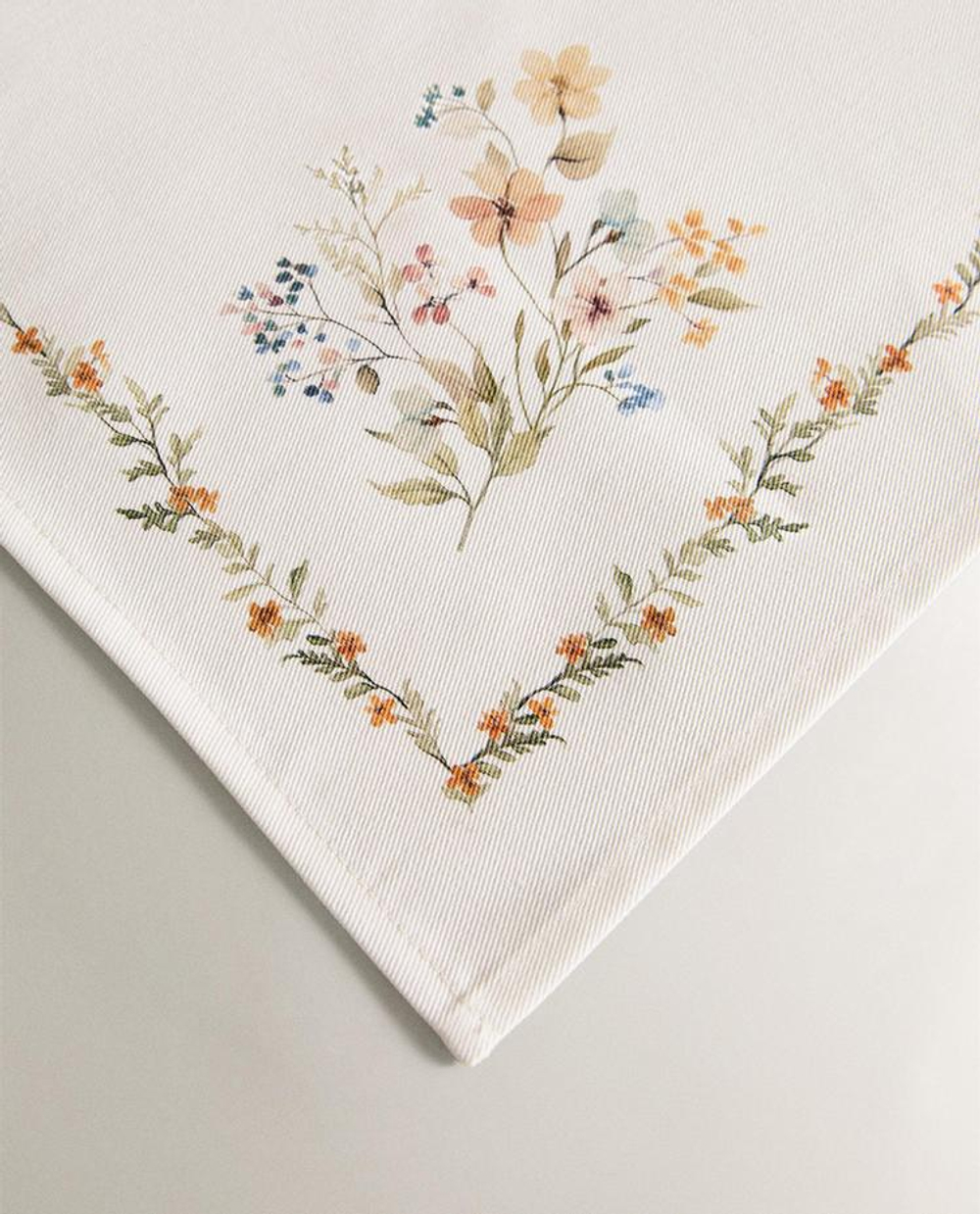 ZARA HOME САЛФЕТКА С ЦВЕТОЧНЫМ ПРИНТОМ (НАБОР ИЗ 2 ШТ.), ЗЕЛЕНЫЙ
