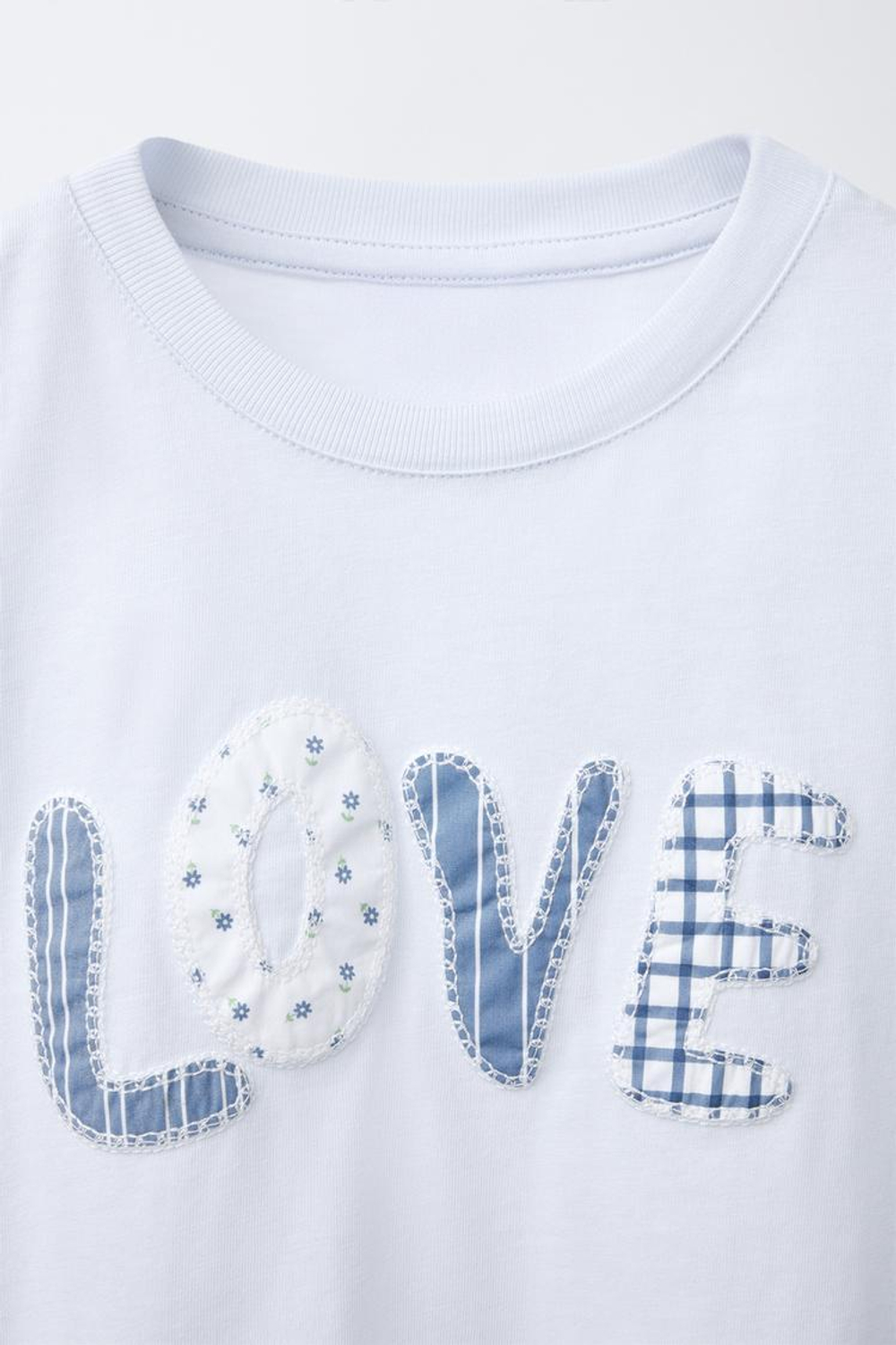 ZARA ФУТБОЛКА С НАШИВКОЙ, НЕБЕСНО-ГОЛУБОЙ