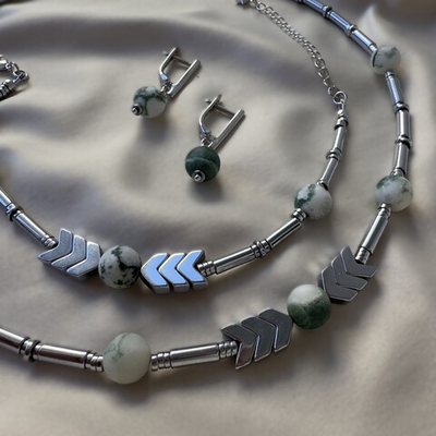 Комплект "Стрела пути" с моховым агатом и гематитом
