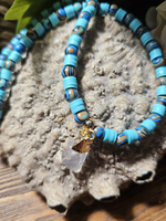 Колье ручной работы из натурального голубого малахита и каучука " Пестрая лента"