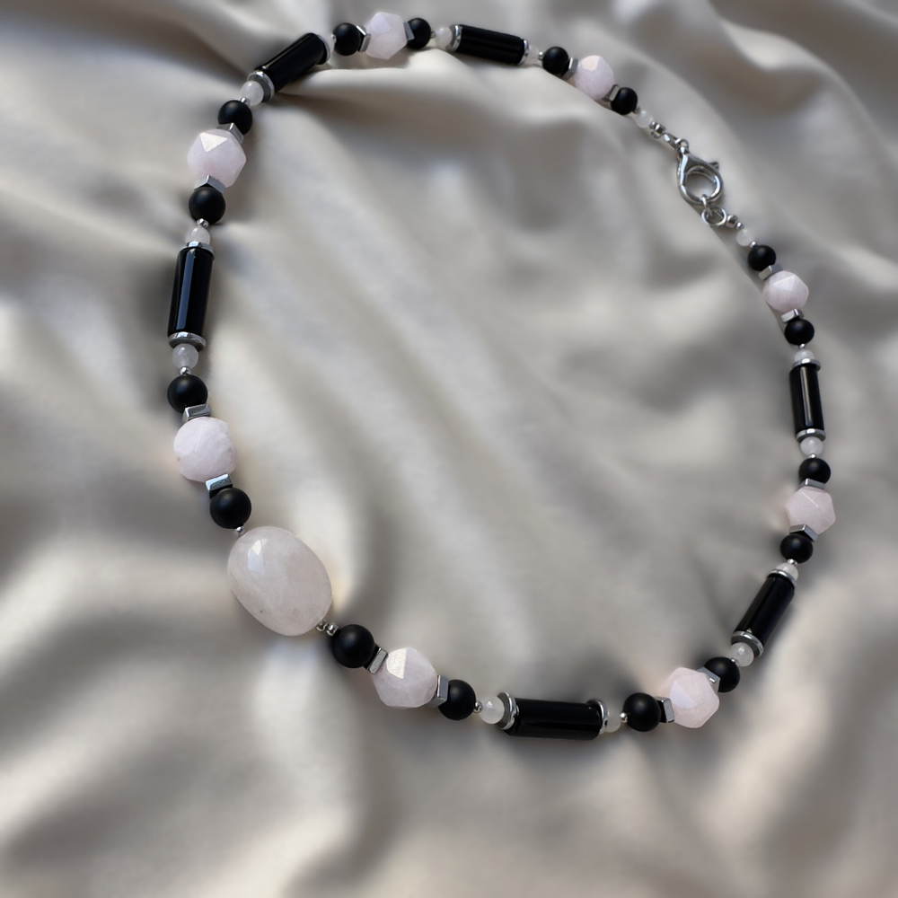 Чокер "Баланс сердец" с розовым кварцем и агатом