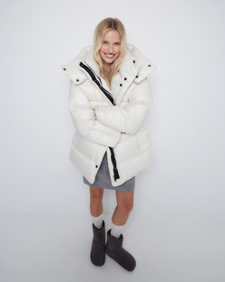 Пуховик со съемным капюшоном из нейлона Монклер молочный