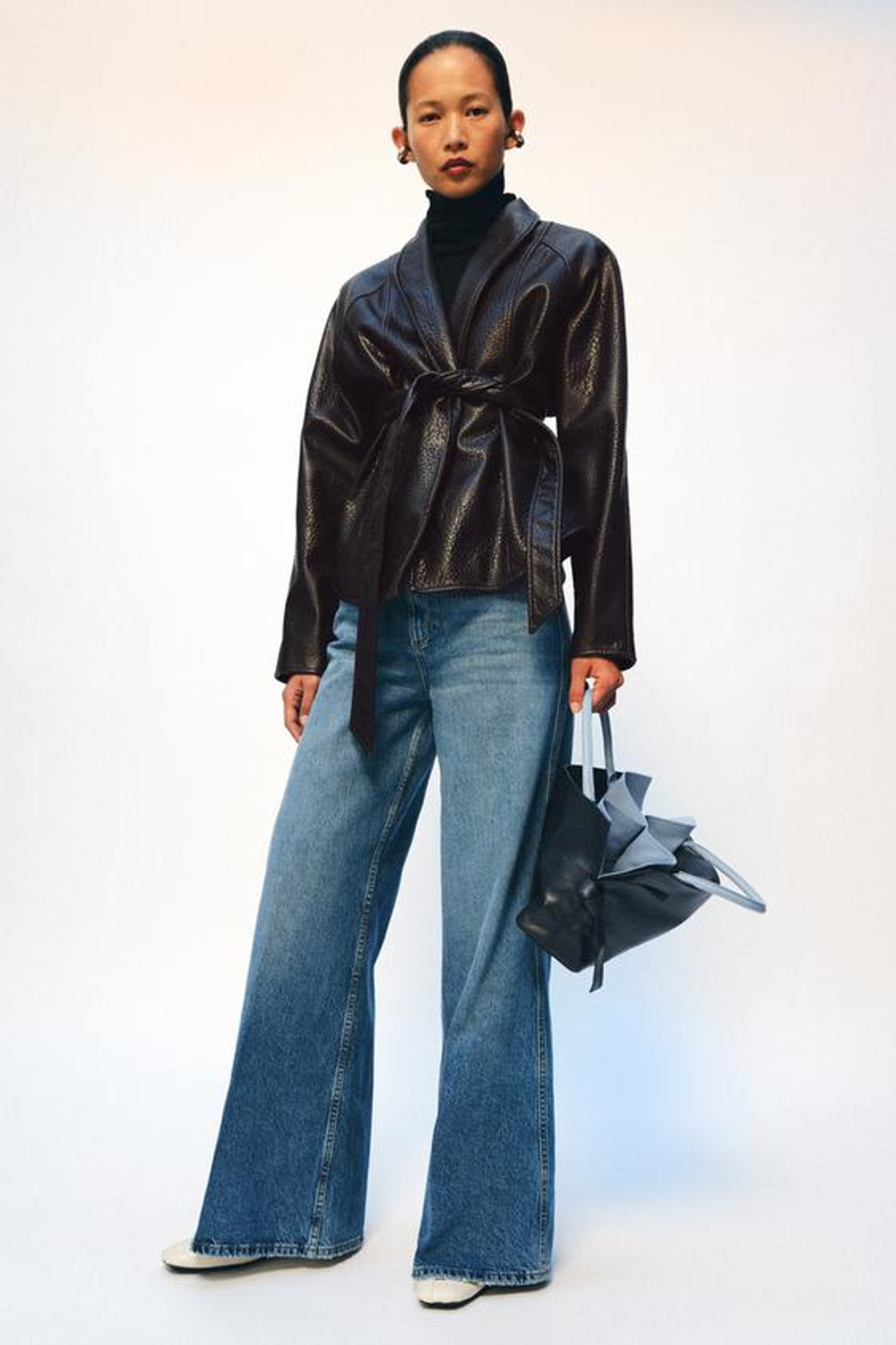 ZARA ДЖИНСЫ ZW COLLECTION FLARE С ВЫСОКОЙ ПОСАДКОЙ, ВЫЦВЕТШИЙ СИНИЙ