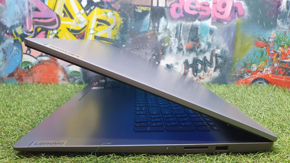 Ноутбук Lenovo Ryzen 7/12Gb/FHD