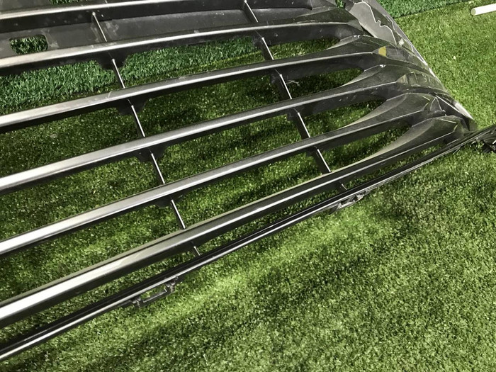 Решетка переднего бампера Toyota Camry xv70 (2017-2021)