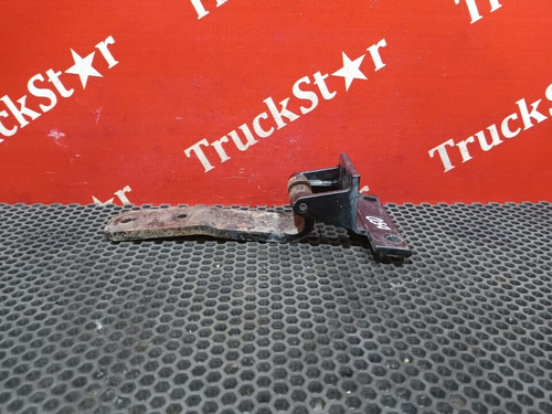 Петля капота