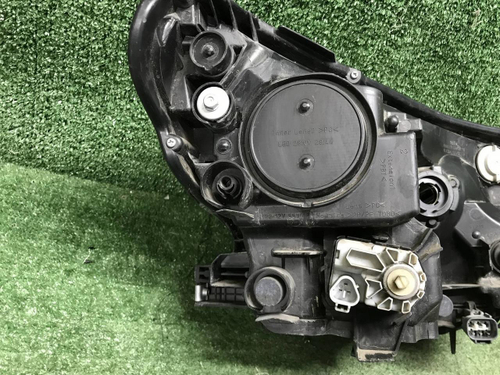 Битая Фара левая Toyota Rav 4 CA40 (2015-2019) LED