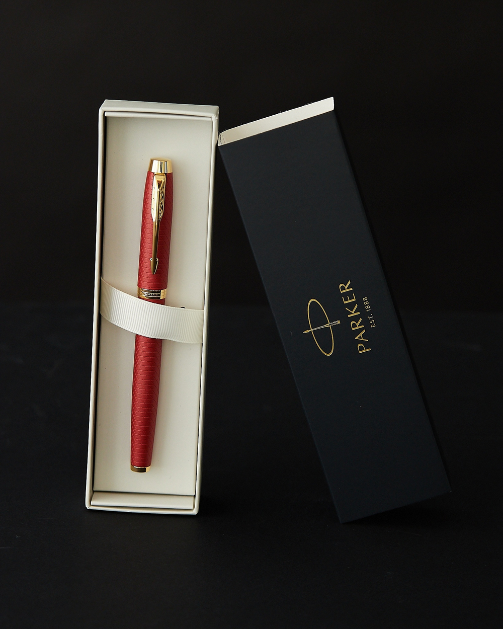 Ручка роллер Parker IM Premium T318  Red GT F черные чернила, в подарочной коробке