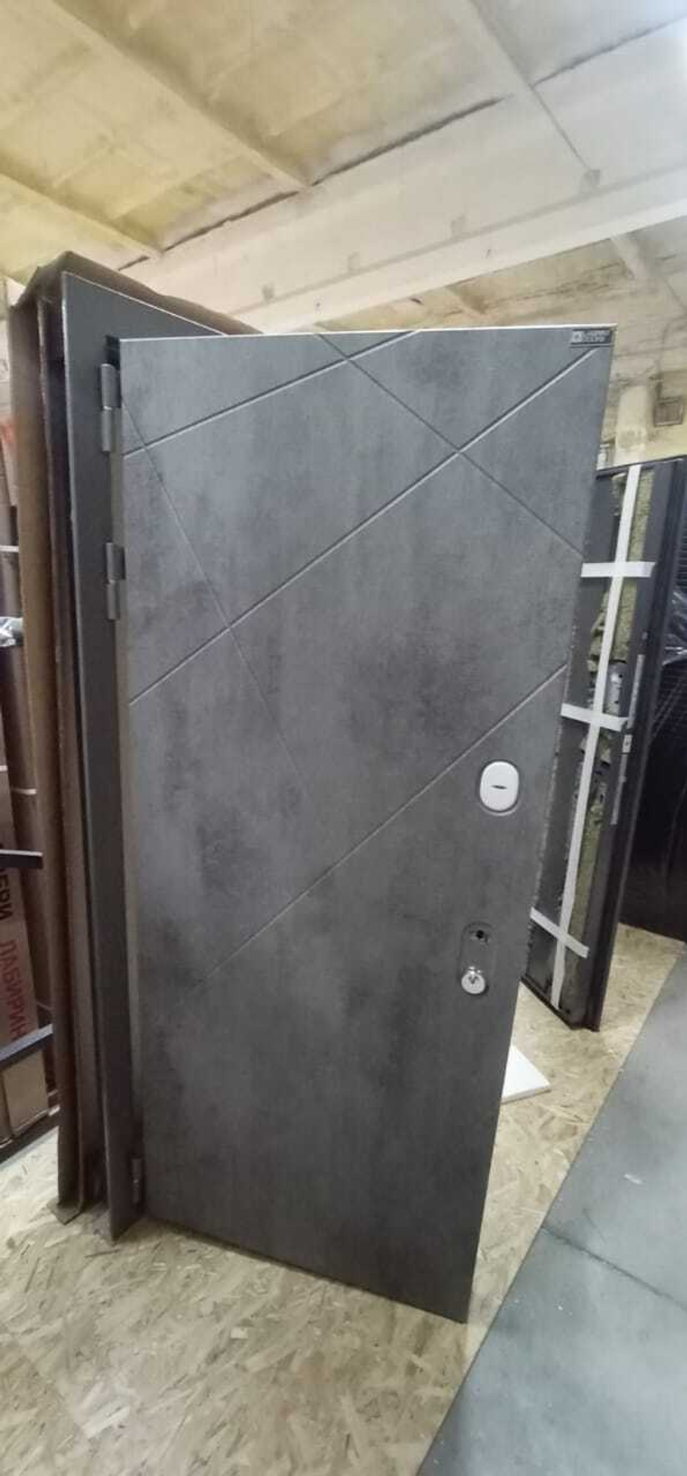 Дверь входная Лабиринт LOFT  15 Алмон 25 (Винорит)  металлическая