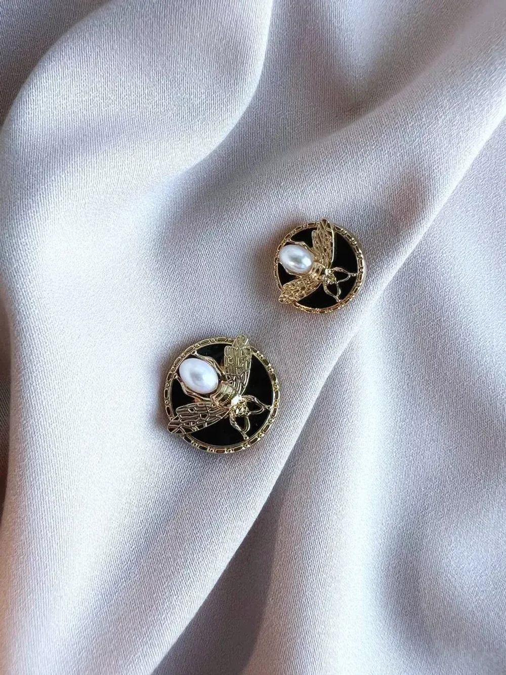 Декоративные металлические пуговицы на ножке