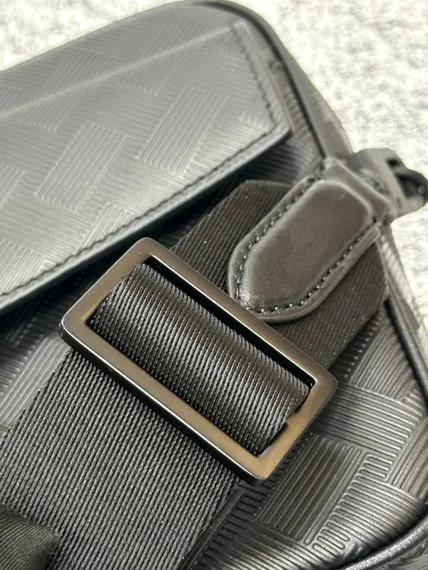 Сумка-мессенджер MONTBLANC EXTREME 3.0 C ПРЯЖКОЙ LOCK 4810 В ФОРМЕ ЛИТЕРЫ М