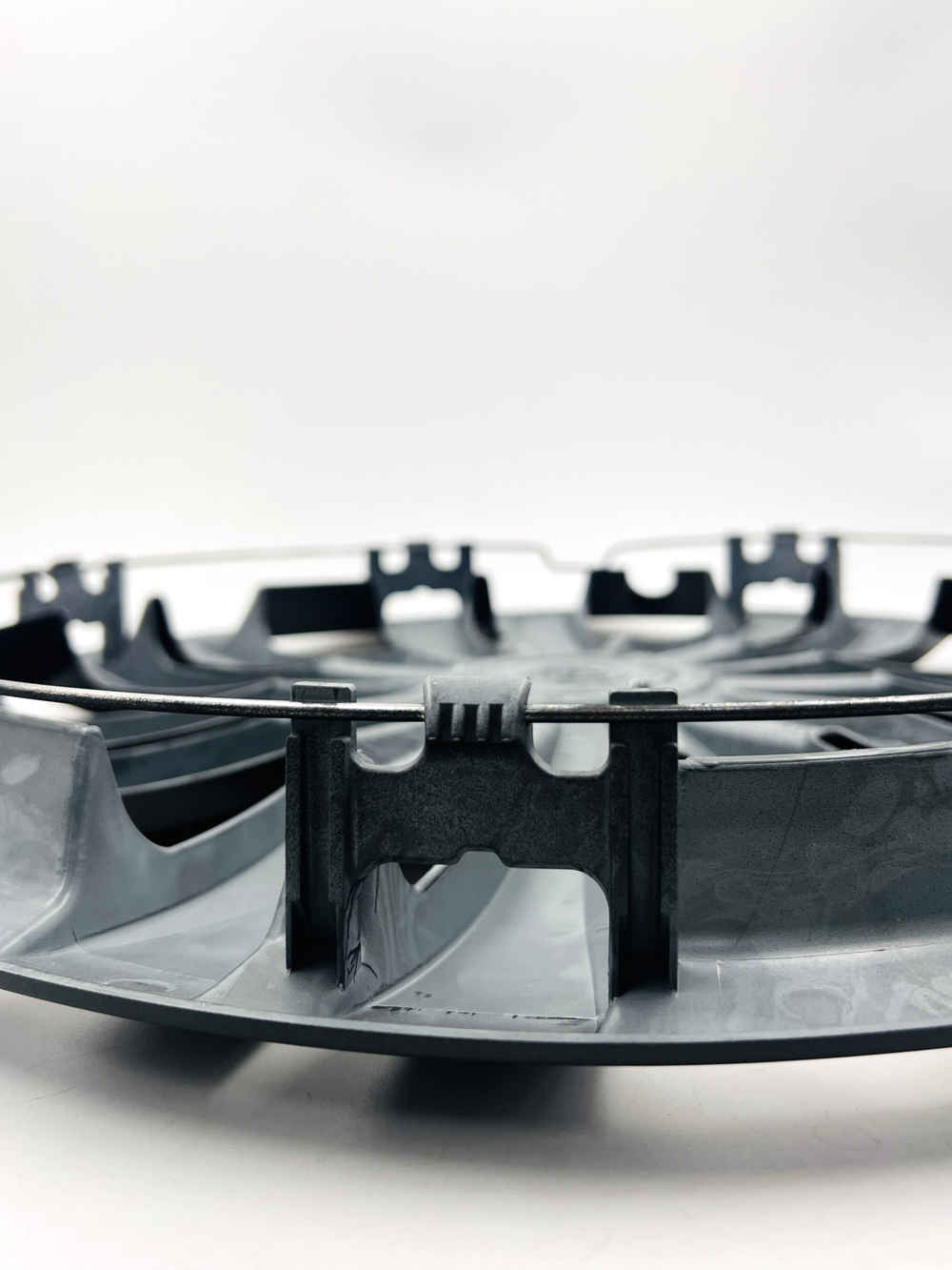 Колпаки на колеса гибкие черные с эмблемой R17 4 шт