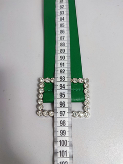 Ремень зеленый с пряжкой со стразами, новый