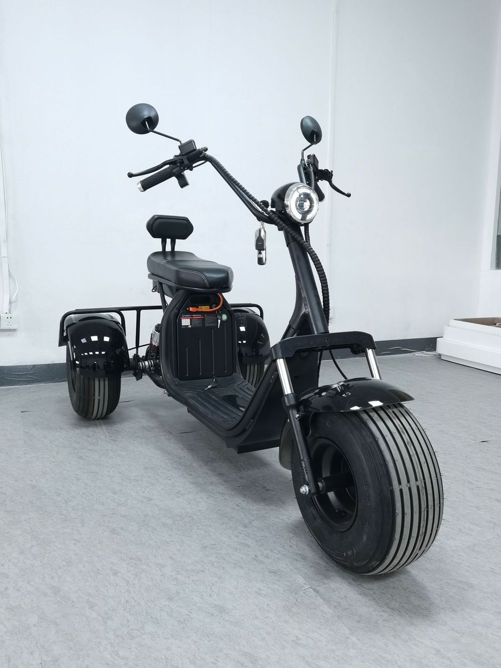 Электроскутер IKINGI X7 PRO TRIKE 2000W Электроскутер IKINGI X7 PRO TRIKE 2000W фото №1