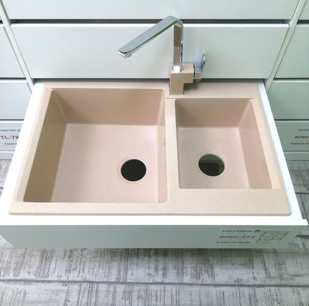 Мойка POLYGRAN BRIG-772 бежевый №27, смеситель КВАДРО бежевый