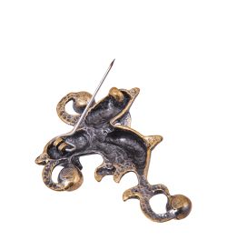 AM-3832 Брошь «Дельфины Трио» (латунь, янтарь)