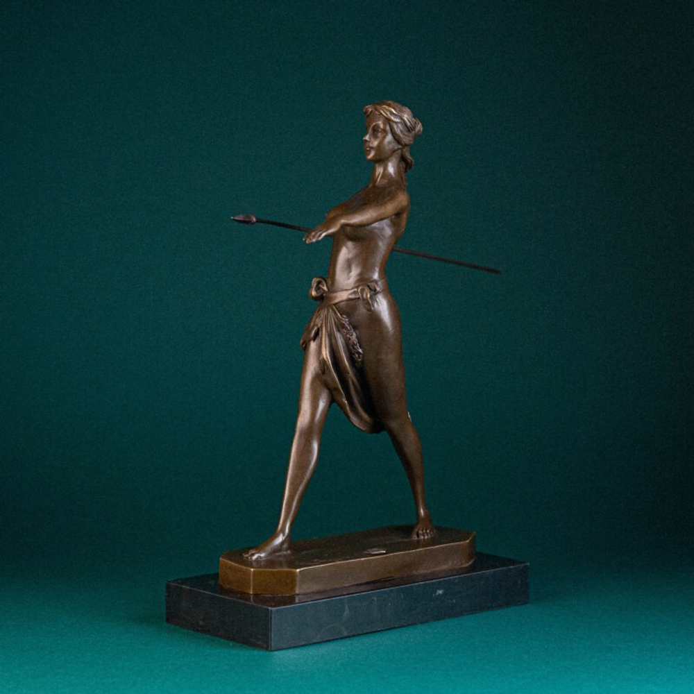 Скульптура в стиле АР-Деко «Амазонка с копьем»