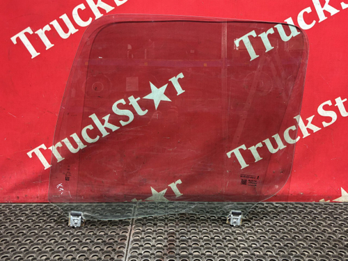 Стекло двери левой