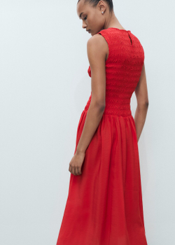 Расклешенное платье с жатым лифом