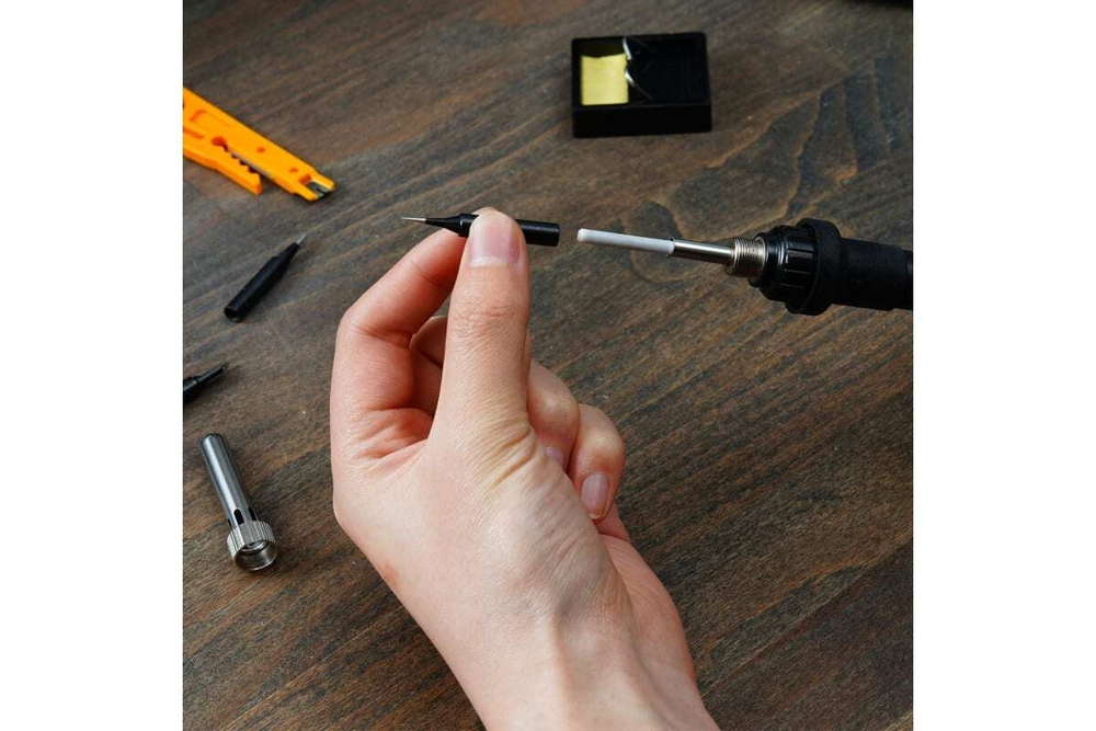 Паяльник цифровой DEKO SI11 80Вт, в сумке + набор аксессуаров, 8 шт