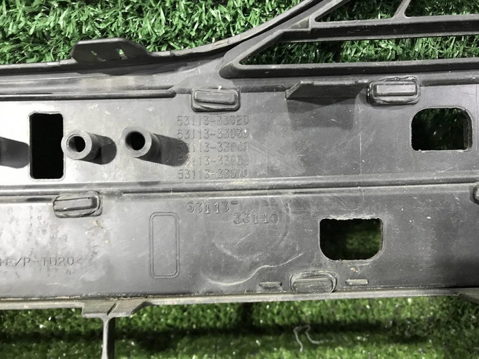 Решетка переднего бампера Toyota Camry xv70 (2017-2021)