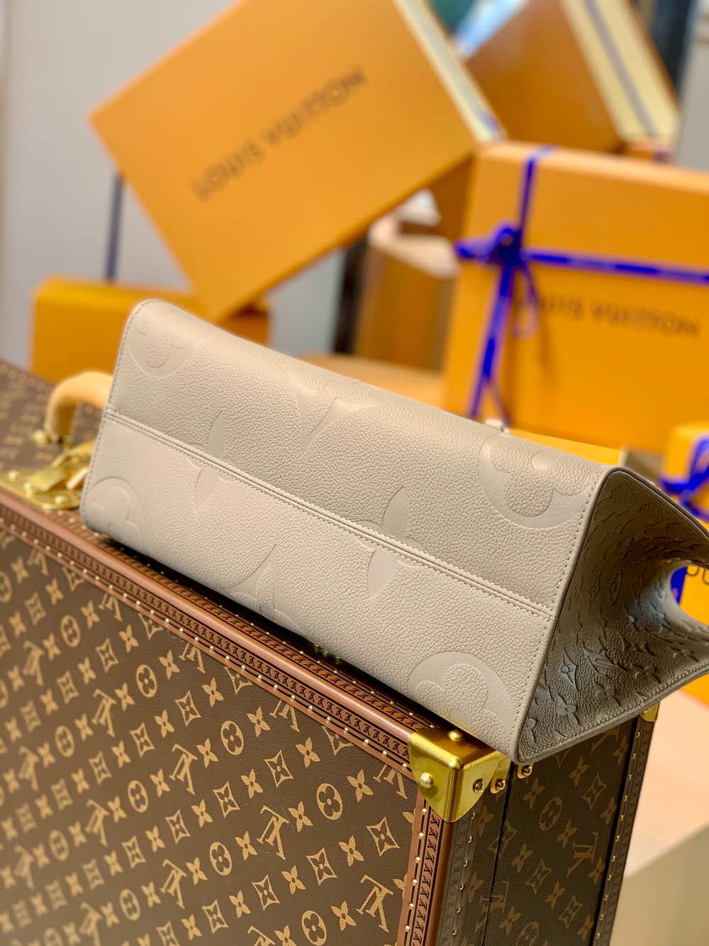 Louis Vuitton OnTheGo MM
